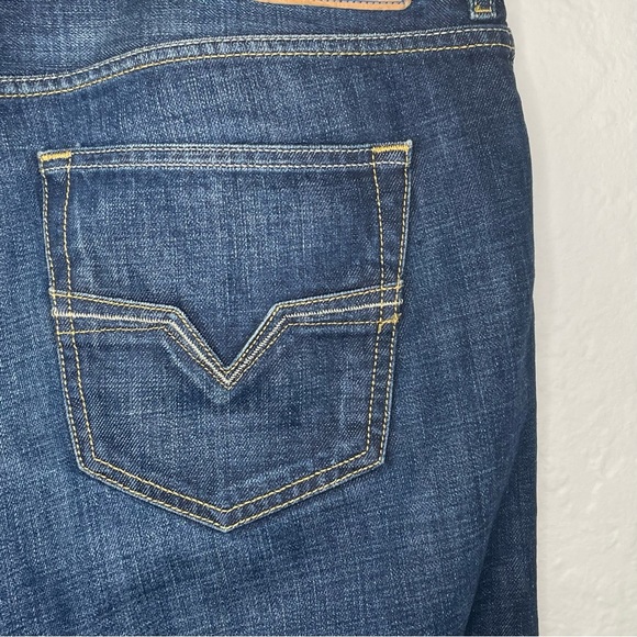 Diesel Larkee Denim Jeans Men’s 40W 32L Regular Straight Button Fly - Picture 3 of 15